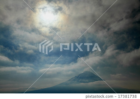 Mt. Fuji of backlight seen from Misaka Mountain · Ohake 17381738