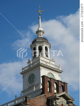 The clock tower of the beautiful bell tower of the Symbol Independence Hall in Philadelphia 17381977
