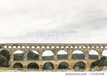 Pon du Girl 17382406