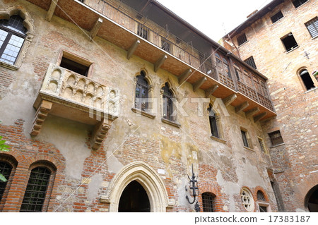 Giulietta's House 17383187