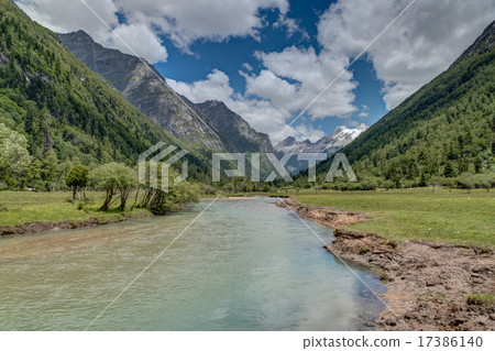 四個母親的女孩山木頭螺絲 17386140