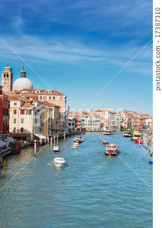 Grand canal, Venice, Italy 17387310