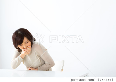Woman Nausea Feeling bad mistress Homemade middle generation Middle age semi-lady women Women's physical condition malfunction 17387351