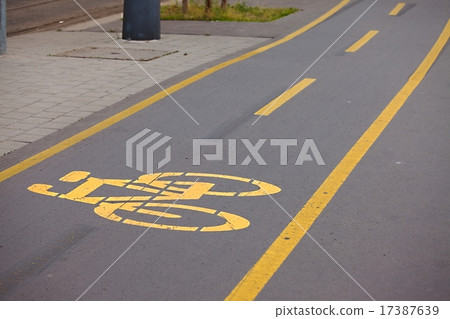 Bicycle lane 17387639