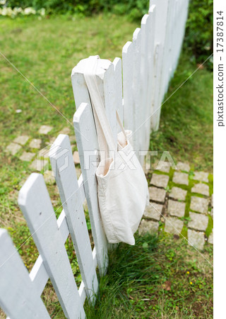 白色的柵欄 17387814