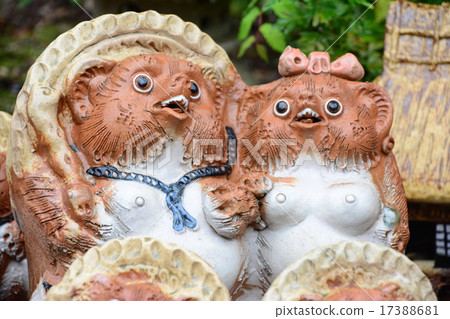 Shigaraki ware (married couple raccoon) (1) 17388681
