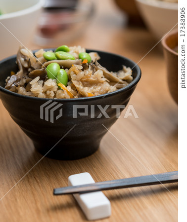 Maitake rice 17388906