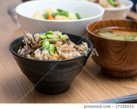 Maitake rice 17388918