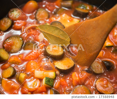 Simmering zucchini with tomatoes 17388948