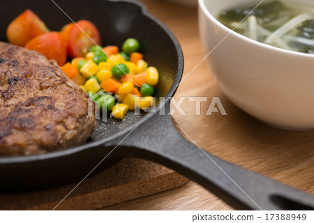 自製的漢堡牛排 17388949