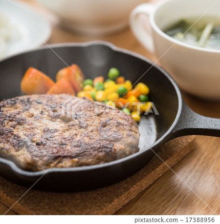 hamburger   17388956