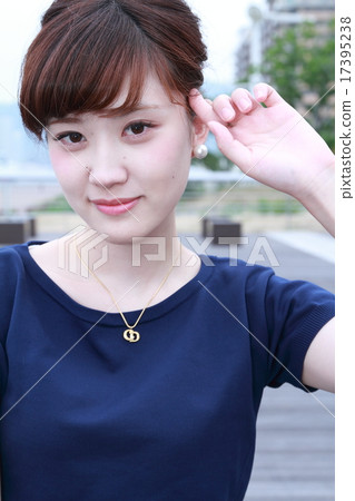 Up hair's pretty girl Up hair's pretty girl 17395238