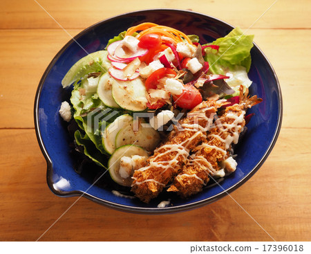Fried shrimp with salad 17396018