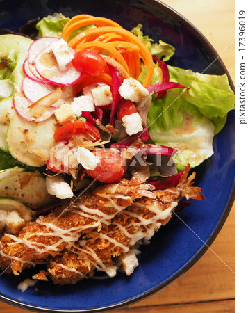 Fried shrimp with salad 17396019