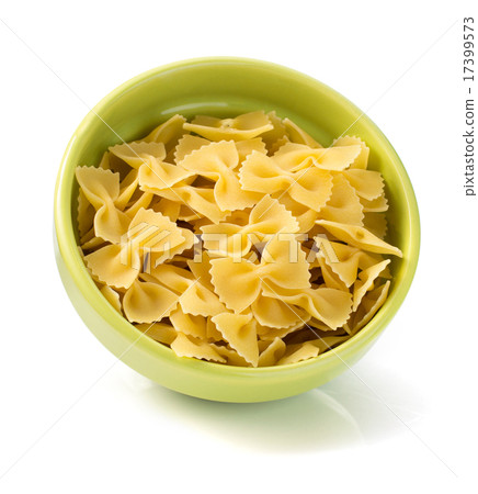 pasta farfalle isolated on white 17399573