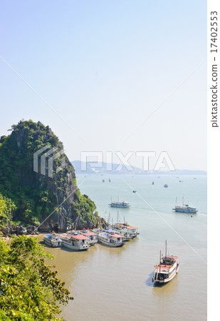 Halong bay, Vietnam 17402553