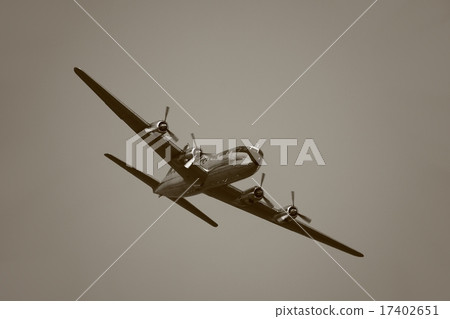 Vintage Aircraft in the Air Vintage Aircraft in the Air 17402651
