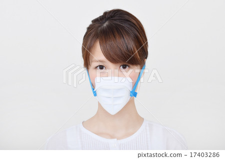 有防毒面具的一名婦女 有防毒面具的一名婦女 17403286