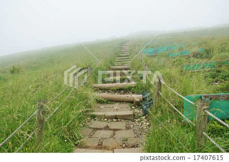 神奈川縣觀光景點·箱根駒岳樓梯到山頂·水平位置 17407615