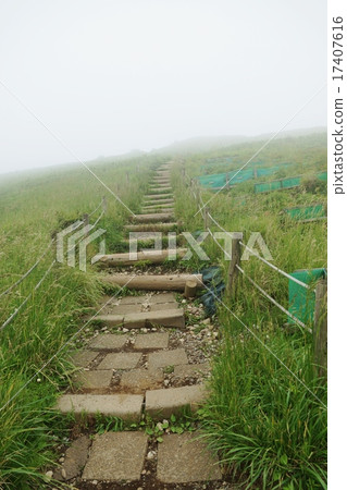 神奈川縣觀光景點·箱根駒岳樓梯到山頂·垂直位置 神奈川縣觀光景點·箱根駒岳樓梯到山頂·垂直位置 17407616