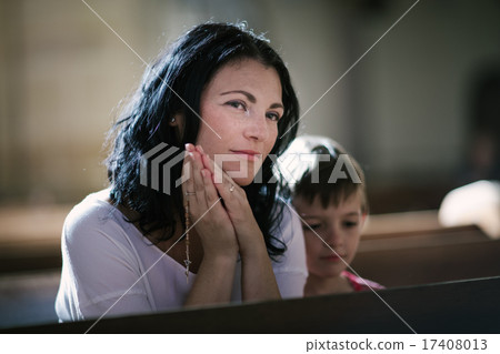 Woman with her son praying 17408013