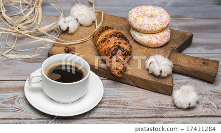 breakfast of coffee 17411284