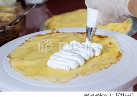 crepe 17412134