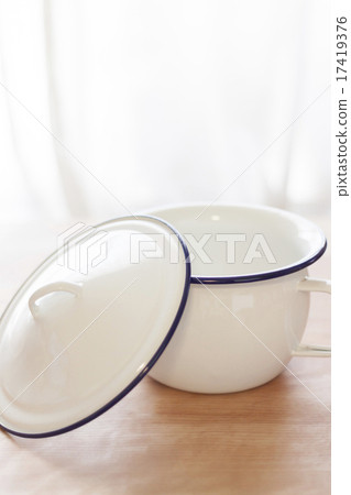 一個封閉的琺瑯 17419376