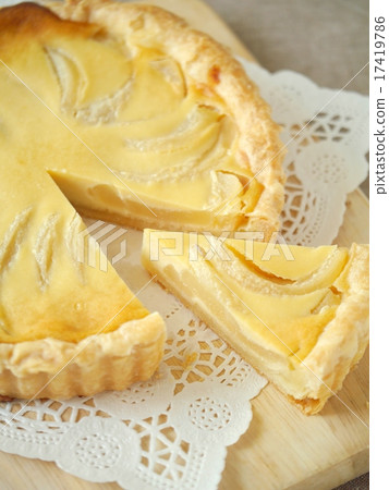Peach's quiche cut & hall board version (vertical position high angle) Peach's quiche cut & hall board version (vertical position high angle) 17419786