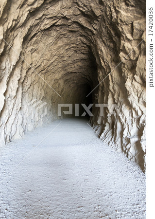 Tunel to the darkness 17420036