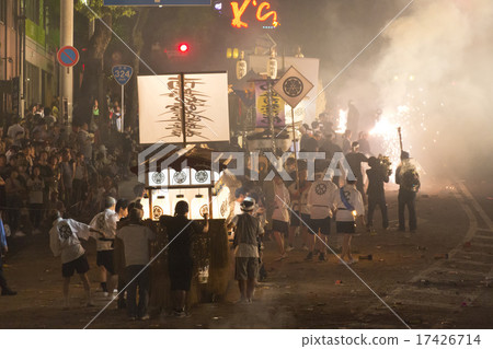 Prefectural office slope bustling with a spirit ship 17426714