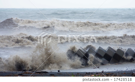 Typhoon wave splash high wave Typhoon wave splash high wave 17428518