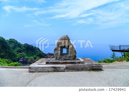 Suisu Cape Crown Frame Stone · Door of Dream 17429941