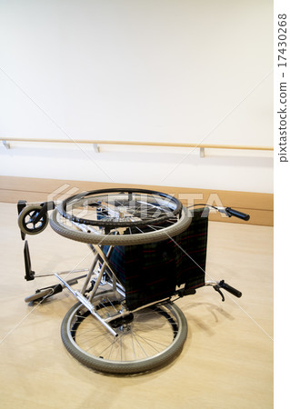 輪椅輪椅護理事故圖像 17430268