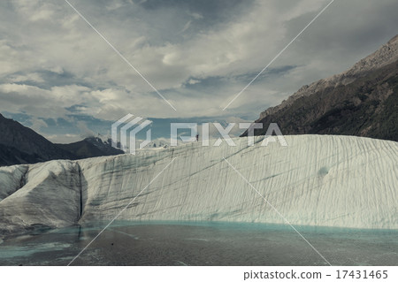 Kennicott glacier 17431465