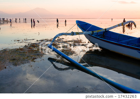 Bali Island Sanur coast Jukun jukung dawn 17432263