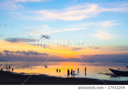 巴厘島沙努爾海岸黎明 17432264