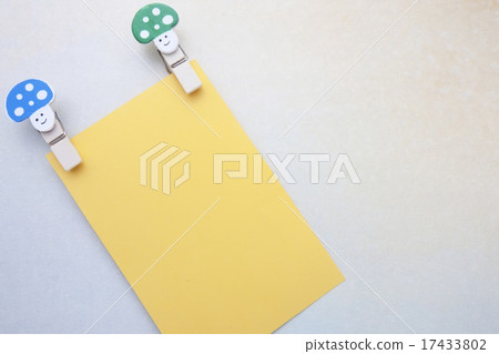 Wood clips and sticky notes/memory notes Wood clips and sticky notes/memory notes 17433802