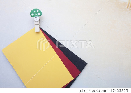 Wood clips and sticky notes/memory notes Wood clips and sticky notes/memory notes 17433805