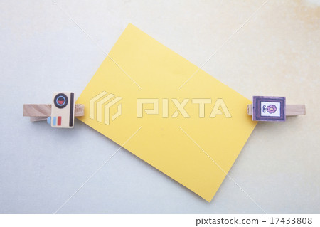 Wood clips and sticky notes/memory notes Wood clips and sticky notes/memory notes 17433808