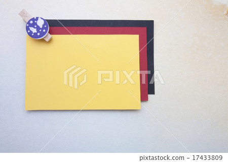 Wood clips and sticky notes/memory notes Wood clips and sticky notes/memory notes 17433809