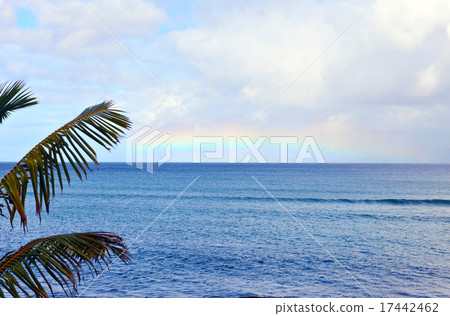 Rainbow hanging over the sea of Maui, Hawaii Rainbow hanging over the sea of Maui, Hawaii 17442462