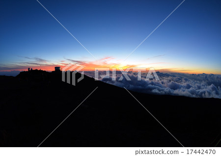在Haleakala,毛伊,夏威夷-3山頂的日落 在Haleakala,毛伊,夏威夷-3山頂的日落 17442470