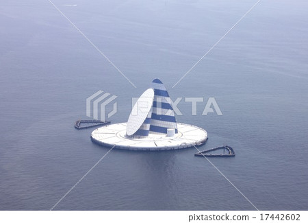 東京灣橫向公路Aqualine的海底隧道的通風塔，川崎人工島的風塔 17442602