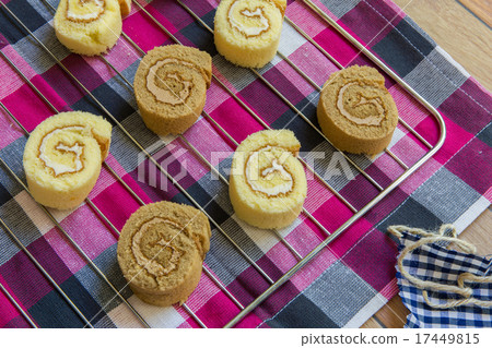 Roll Cake 17449815