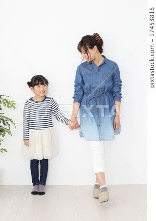 Parents and children holding hands Parents and children holding hands 17453818