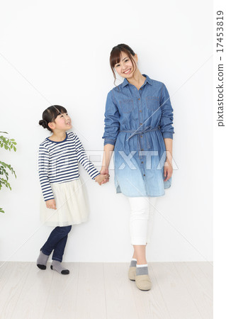 Parents and children holding hands Parents and children holding hands 17453819