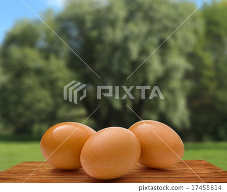 Three whole eggs 17455814