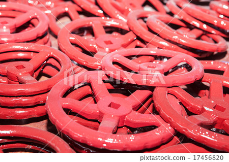 Red painted hand wheels for globe and gate valves 17456820