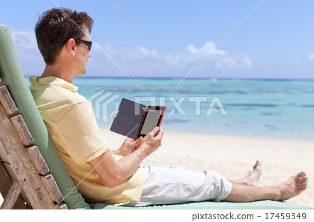 man reading 17459349